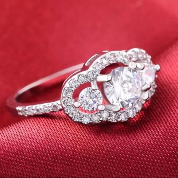 💯 NEW 925 STERLING SILVER THREE STONES RING, CUTE RING, SHINY RING. - Picture 2 of 6